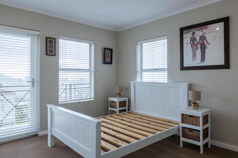 To Let 2 Bedroom Property for Rent in Vredehoek Western Cape